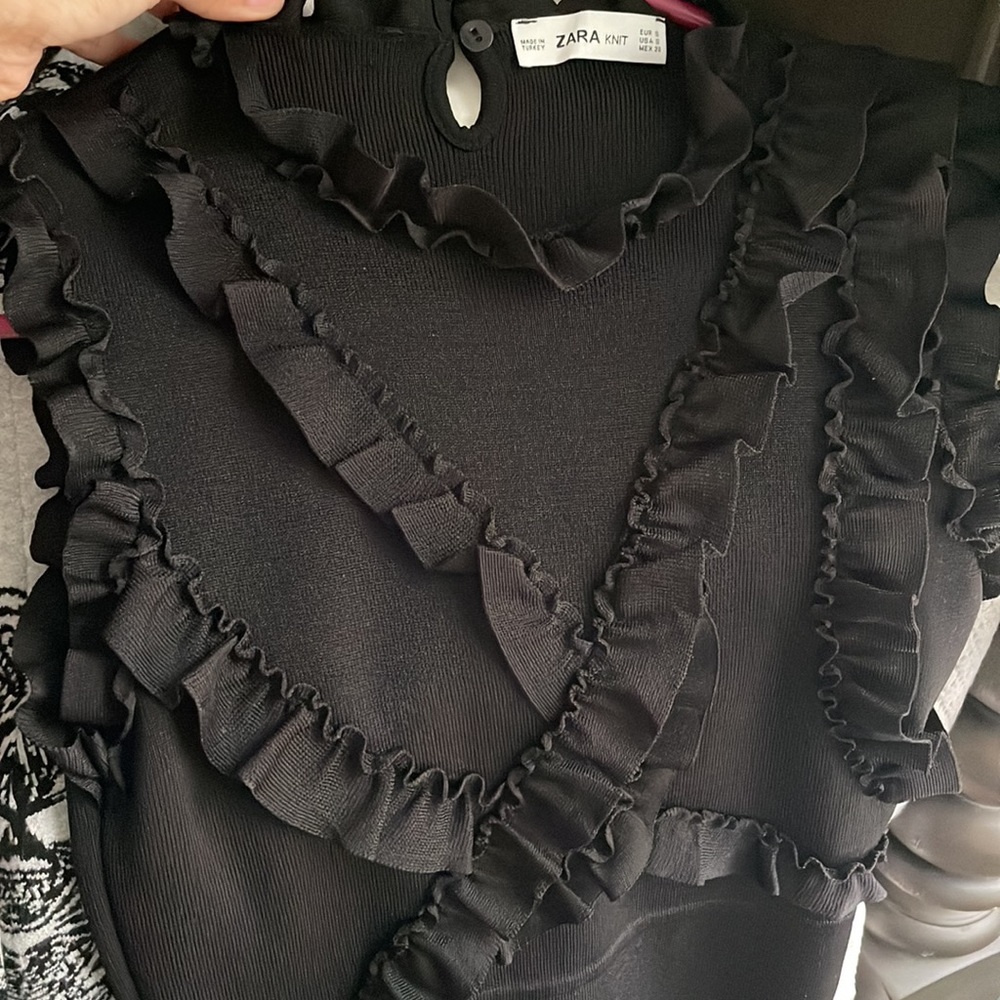 Beautiful Zara knit fit and and flare dress!! Used once